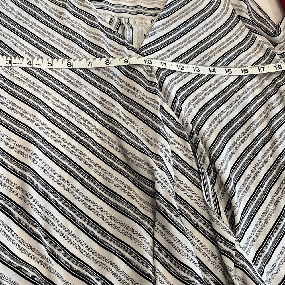Top Shop black and white blouse. Long Sleeves. Size 4. Excellent condition - Picture 7 of 9